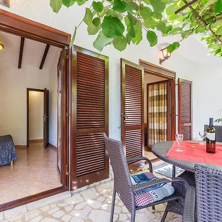 Mugeba Club Apartament *