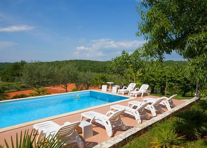 Apartament Mugeba Club *