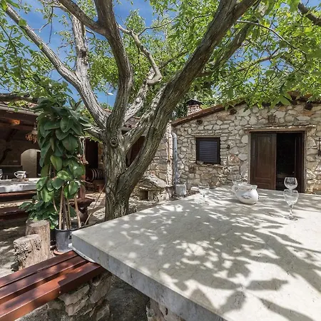 Διαμέρισμα Mugeba Club