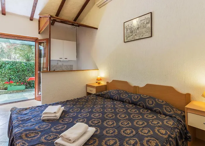 Mugeba Club פורץ